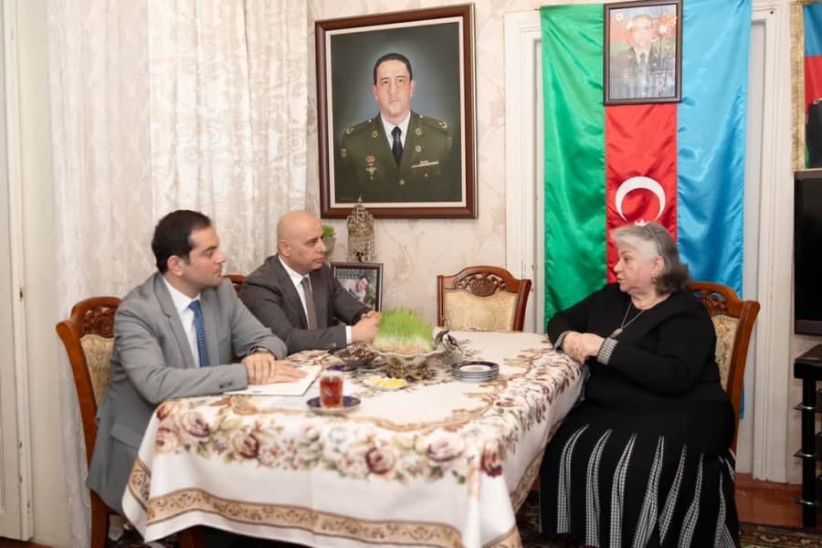Səfər Mehdiyev Vətən müharibəsi şəhidi mayor Ələkbərov Fərid Tahir oğlunun ailəsini ziyarət edib
