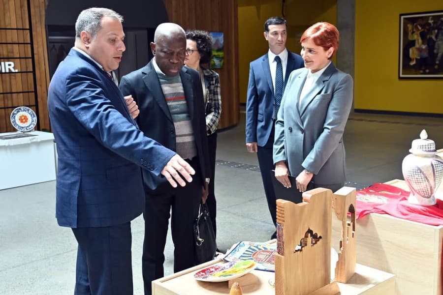 BƏT-in Baş direktoru DOST İnklüziv İnkişaf və Yaradıcılıq Mərkəzində olub