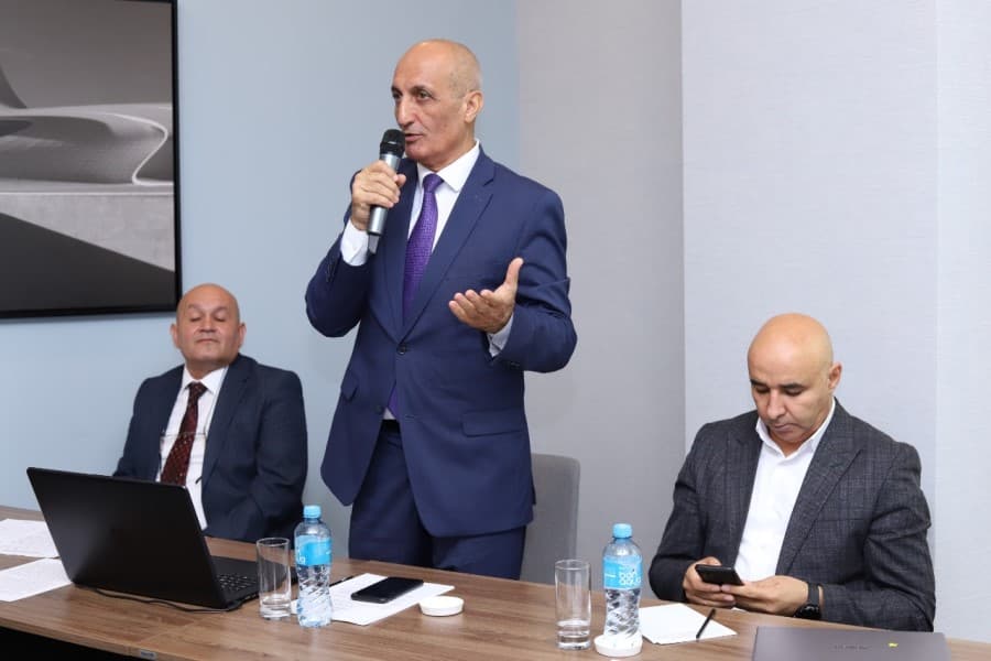 "Rusiya Ukraynaya dair üzləşdiyi sanksiyalardan Ermənistan vasitəsilə yayınır" - Fikrət Yusifov