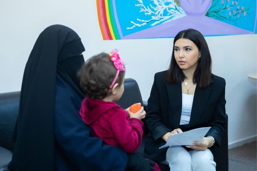 Ölkəmizə repatriasiya edilən daha 6 nəfərlə bağlı sosial-psixoloji dəstək işlərinə başlanıb - FOTOLAR
