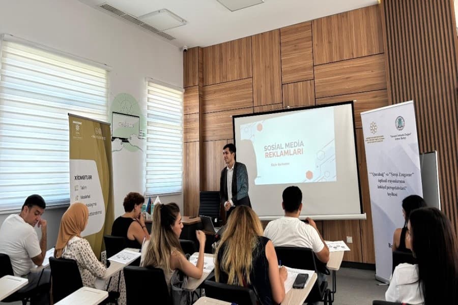 “Biznes quruculuğu” və “Biznes marketinq” mövzularında praktiki təlimlər keçirilib - FOTOLAR