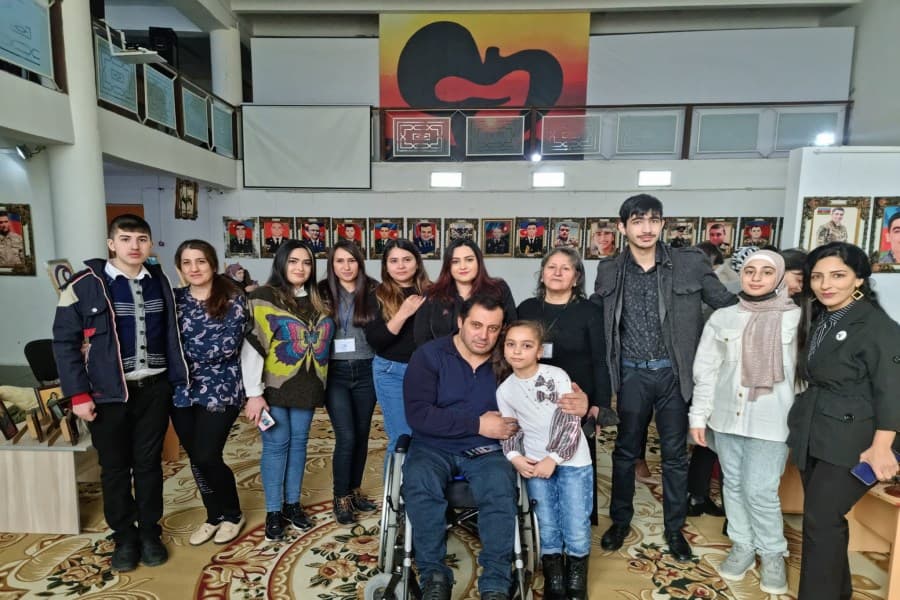 Sumqayıtda fizki məhdudiyyətli gənclər üçün “Sərhədsiz İncəsənət” adlı satış-sərgi təşkil olundu
