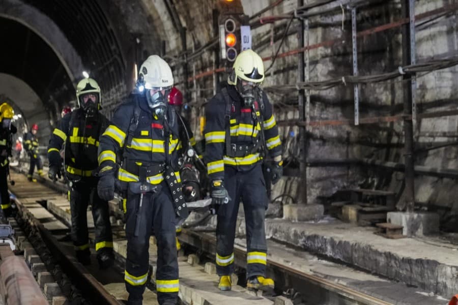 Fövqəladə Hallar Nazirliyi tərəfindən metroda təlim keçirilib - FOTOLAR / VIDEO