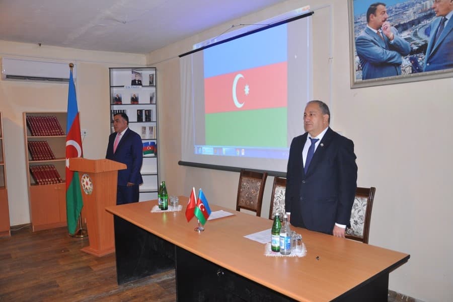 Bərdə şəhərində “Tarixi Zəfərin ideoloji əsaslarının gənclər arasında təbliği” layihəsi çərçivəsində növbəti maarifləndirici görüş keçrildi - FOTOLAR