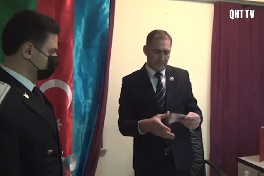 Ramil Şükürov rüşvət alarkən - Əməliyyat VİDEOSU