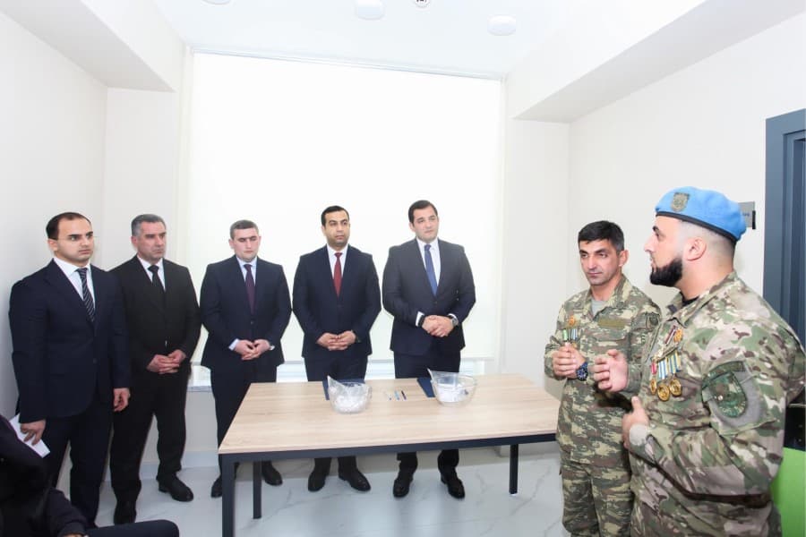 Tərtərdə şəhid ailələrinə və müharibə ilə əlaqədar əlilliyi olan şəxslərə daha 25 mənzil verildi - FOTOLAR