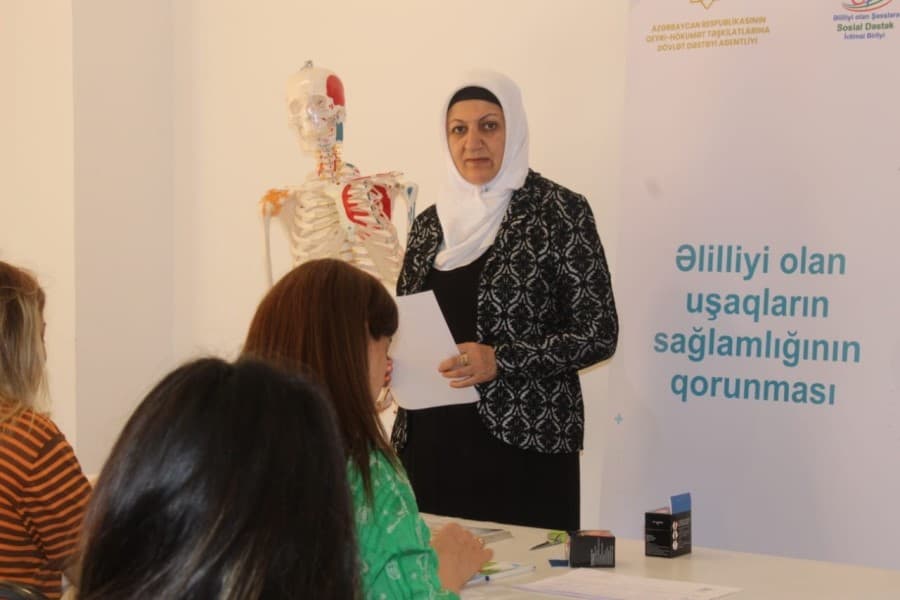 “Əlilliyi olan uşaqların sağlamlığının qorunması” layihəsinin təlimləri uğurla davam edir