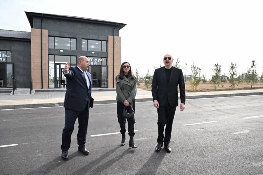 İlham Əliyev və birinci xanım Mehriban Əliyeva Ağdamın Sarıcalı kəndinin birinci mərhələsinin açılışında iştirak ediblər