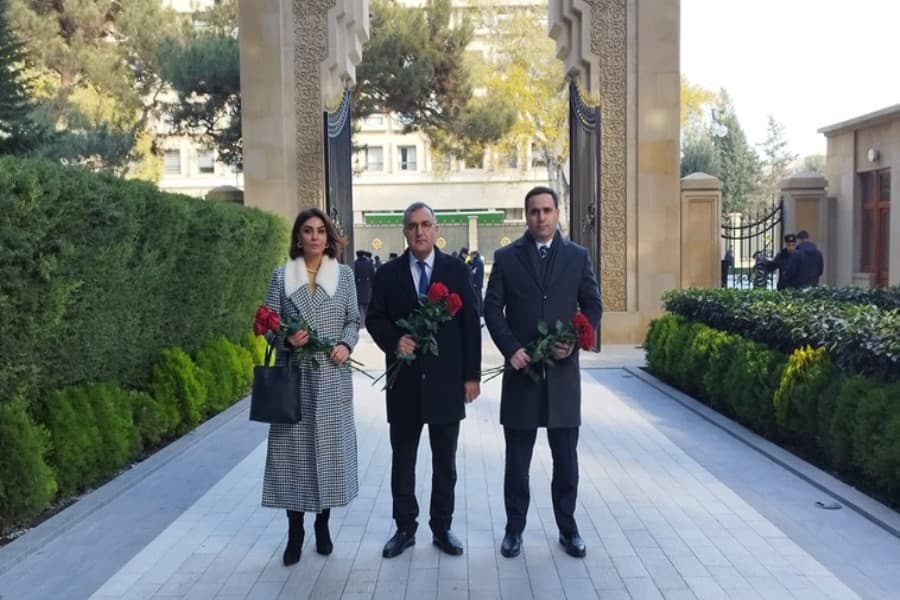 Mediasiya Şurasının rəhbərliyi Fəxri Xiyabanı ziyarət edib - FOTOLAR