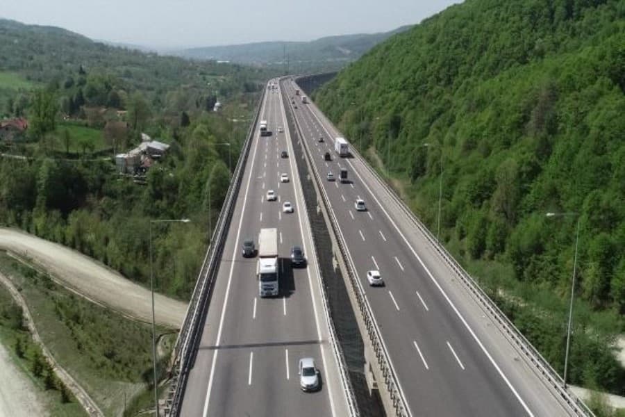 İsti havada uzun yola çıxan sürücülərə həyati xəbərdarlıq