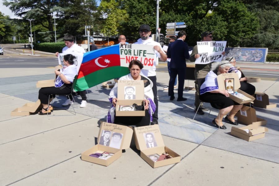 Azərbaycanlı itkinlərin ailə üzvləri ilk dəfə xarici ölkədə aksiya keçirib - FOTOLAR