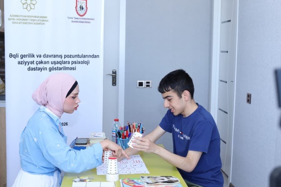 “Əqli gerilik və davranış pozuntularından əziyyət çəkən uşaqlara psixoloji dəstəyin göstərilməsi” layihəsi davam edir