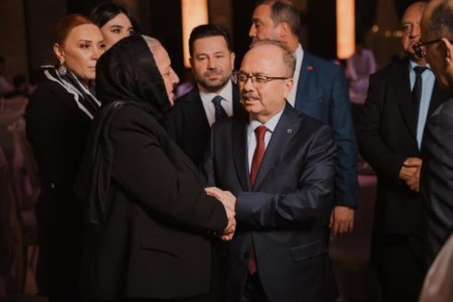 Türkiyəli səfir şəhid ailələri ilə görüşüb