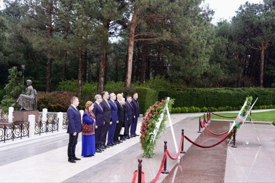 Türk Dövlətləri Təşkilatı nazirləri Fəxri xiyaban və Zəfər parkını ziyarət edib - FOTOLAR