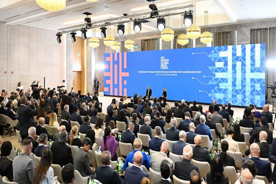 İlham Əliyev IV Şuşa Qlobal Media Forumunun açılışında iştirak edir