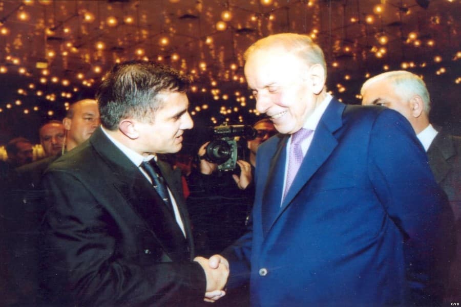 Heydər Əliyev – Ürəklərdə əbədi yaşayan dahi şəxsiyyət