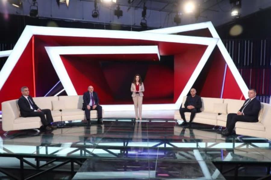 “Qurumların nəzdində yaranan ictimai şuralar və ictimai nəzarət funksiyası necə tənzimlənir?” - “Çıxışa doğru”da MÜZAKİRƏ