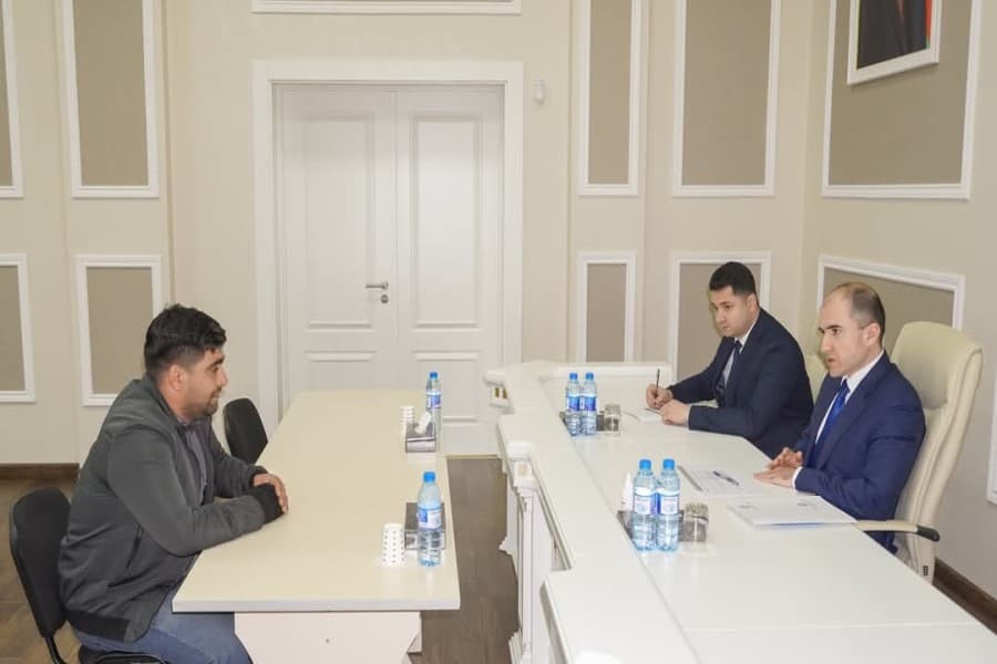 Nazirliyin Aparatının rəhbəri Fuad Musayev Ağsu rayonunda vətəndaşları qəbul edib