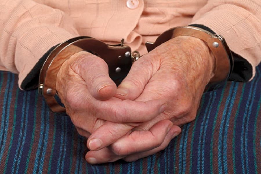 17 yaşlı qızın qətlinin üstü 55 ildən sonra açılıb: 77 yaşlı kişi həbs edilib