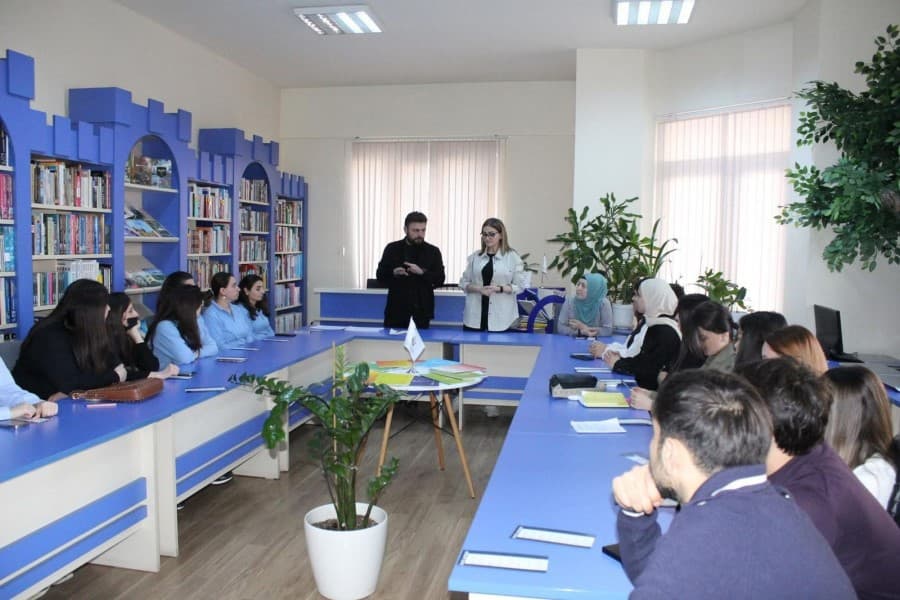 “Nitq və eşitmə qabiliyyəti məhdud şəxslər üçün mütaliə və mədəniyyət platforması” adlı layihənin ilk işarət dili təlimi baş tutub