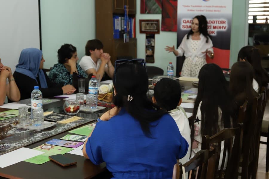 “Sağlam Ailə Modeli – Güclü Gələcəyə Zəmanətdir” layihəsi çərçivəsində ailələr üçün təlim keçirilib