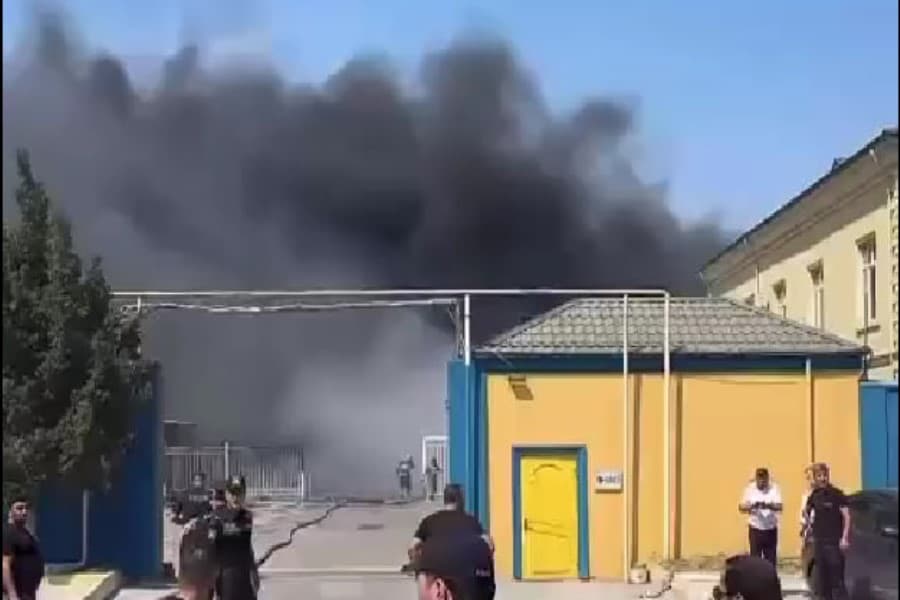 Abşeronda boya zavodunda yanğın olub