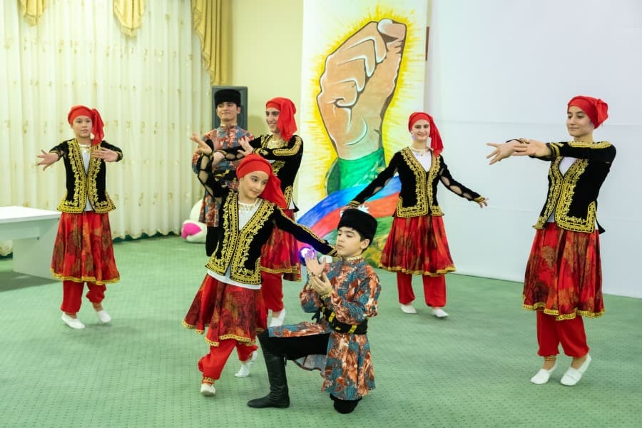 Uşaqlarımızın ürəklərə toxunan dünyası - Cəsarət Hüseynzadə yazır