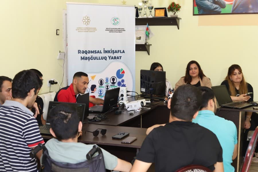"Rəqəmsal İnkişafla Məşğulluq Yarat" layihəsi çərçivəsində 8-ci SMM təlimi keçirilib - FOTOLAR