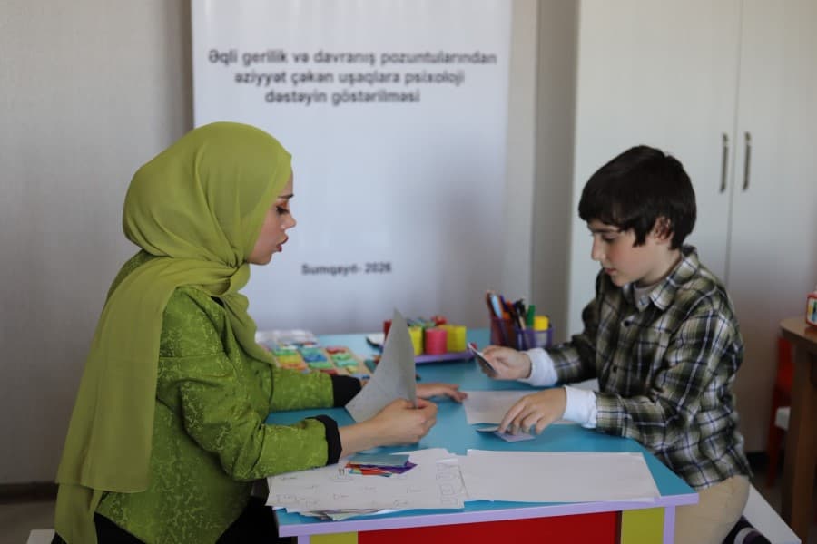 “Əqli gerilik və davranış pozuntularından əziyyət çəkən uşaqlara psixoloji dəstəyin göstərilməsi” layihəsi davam edir