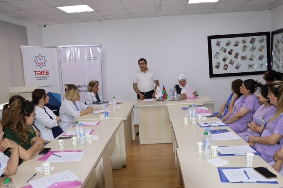 “Sağlam cəmiyyət ailədən başlayır” layihəsi çərçivəsində Sumqayıt Perinatal Mərkəzində növbəti dəyirmi masa keçirilib