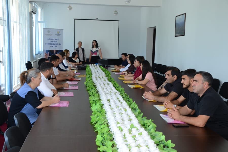 “Gender problemləri və ondan çıxış yolları” mövzusunda dəyirmi masa keçirilib