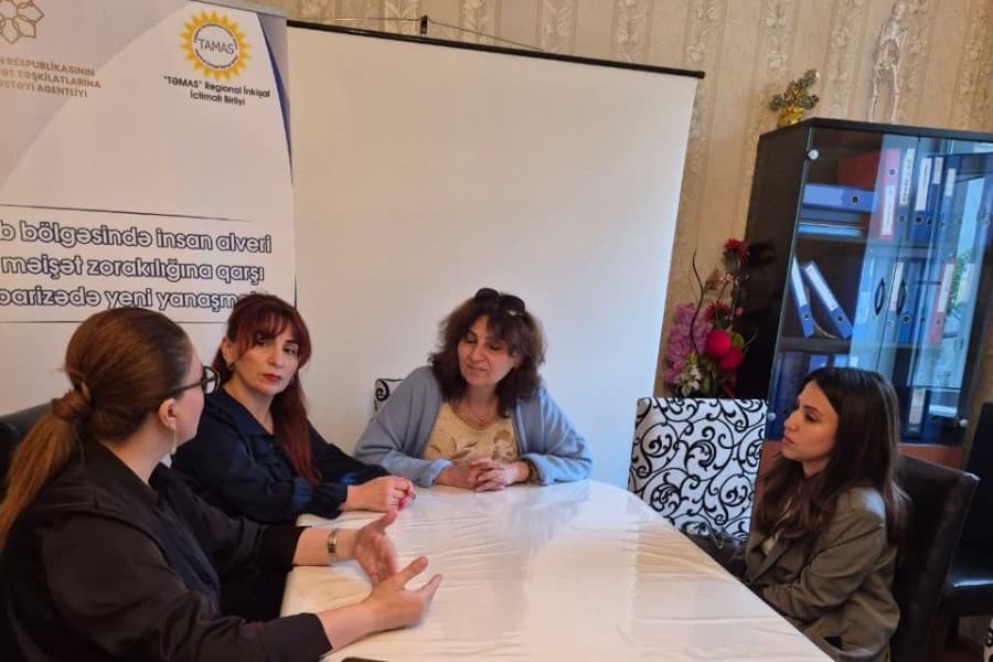 Sığınacaqda məskunlaşan qadın və uşaqlara bayram sevinci yaşadıldı