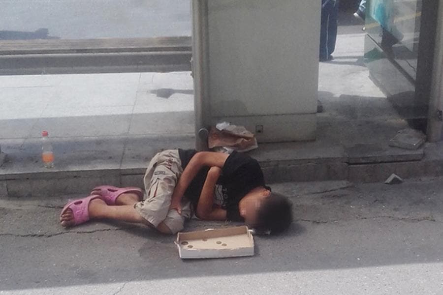 Bakıda küçədə yatan yeniyetməyə görə 3 qurum hərəkətə keçdi