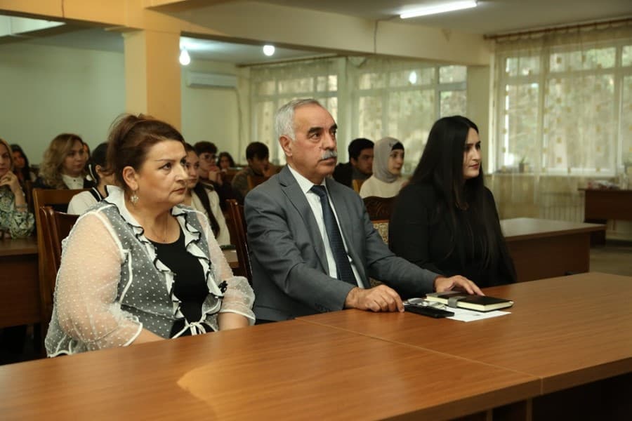 Bakı Neft-Energetika Kollecində kiberzorakılığa qarşı təlim keçirildi - FOTOLAR