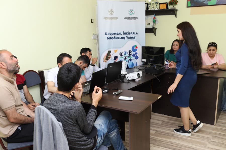 QHT "Rəqəmsal İnkişafla Məşğulluq Yarat” layihəsinin beşinci SMM təlimini keçirib - FOTOLAR