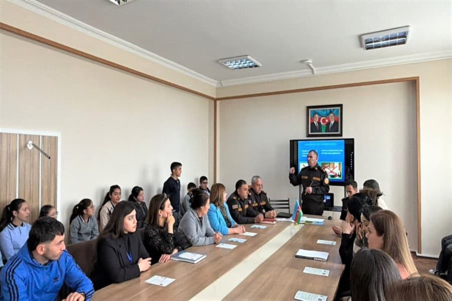 FHN Şahbuz şəhər 2 nömrəli tam orta məktəbində təlim keçirib (video, foto)