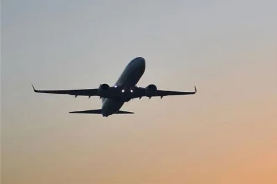 İsrail İranın raket hücumundan sonra hava məkanını açıb
