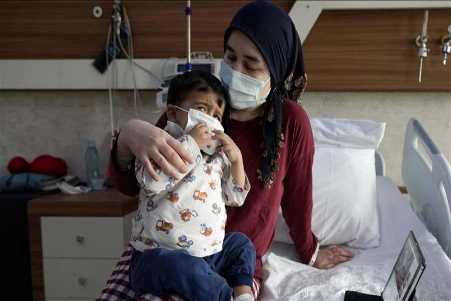 Fədakar ana qaraciyəri ilə körpəsini yenidən həyata bağladı