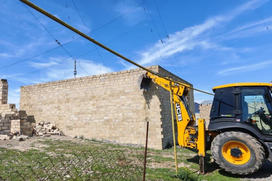 Fövqəladə Hallar Nazirliyi tərəfindən qanunsuz tikililər sökülüb