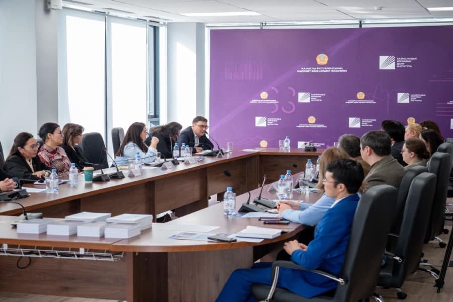 Ekspertlər konstitusiya islahatlarının sosial effektini müzakirə ediblər