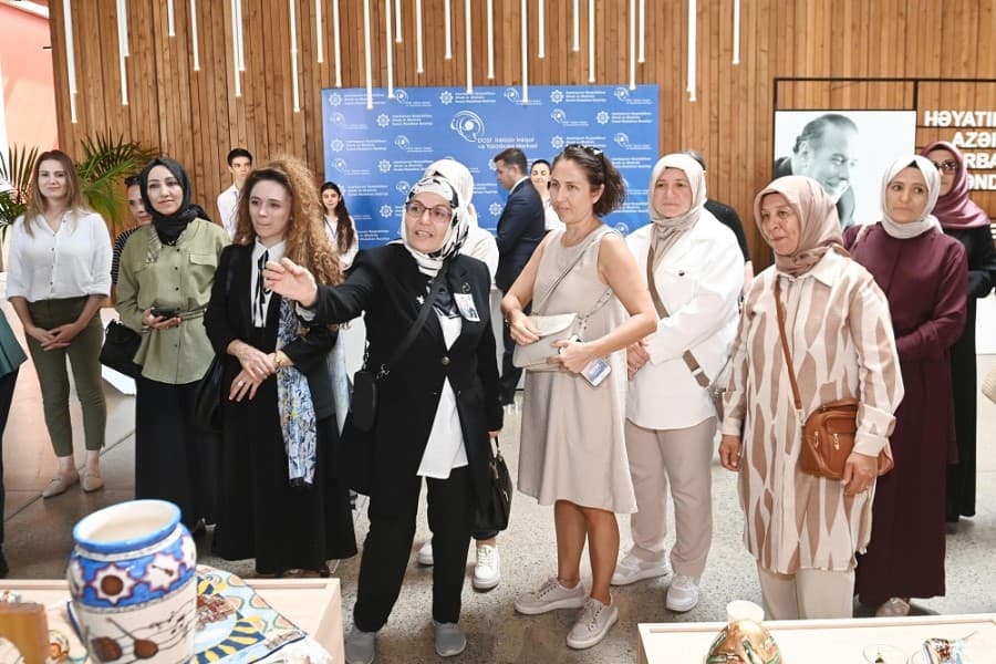 DOST İnklüziv İnkişaf və Yaradıcılıq Mərkəzində Türkiyədən olan şəhid ailələri ilə görüş keçirilib - FOTOLAR