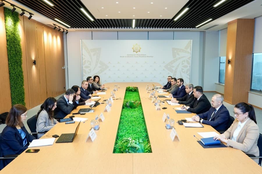 Beynəlxalq Valyuta Fondunun missiyası ilə görüşdə ölkəmizdə aparılan pensiya islahatları, əmək bazarındakı yeniliklərdən bəhs olunub - FOTOLAR