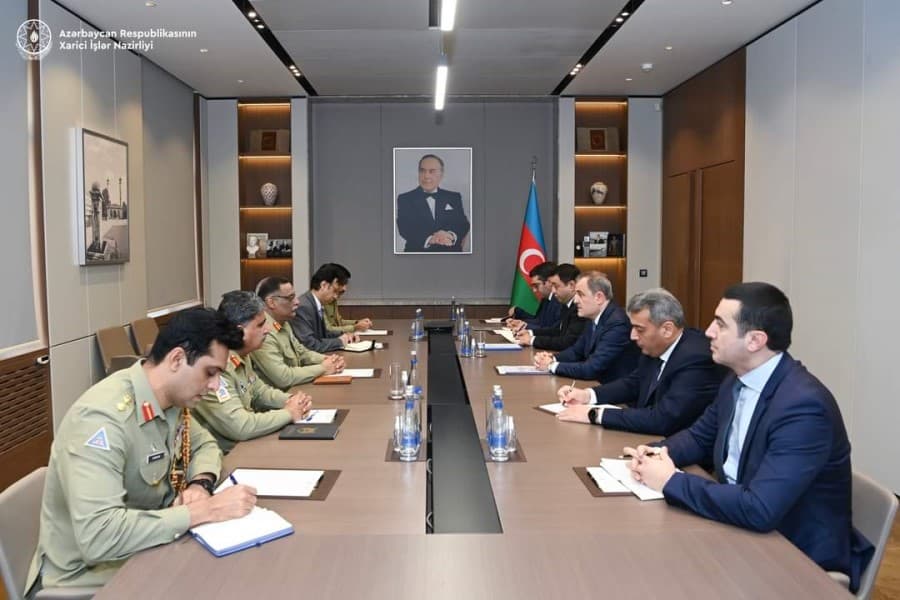 Ceyhun Bayramov Sahir Şamşad Mirza ilə görüşüb