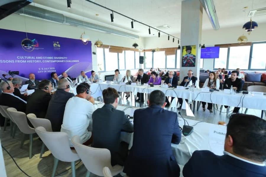 Şuşada "Müstəmləkəçiliyin müasir formaları: xalqlara faciə, köləlik və iztirab gətirən hərəkətlər” mövzusunda panel müzakirə keçirilir