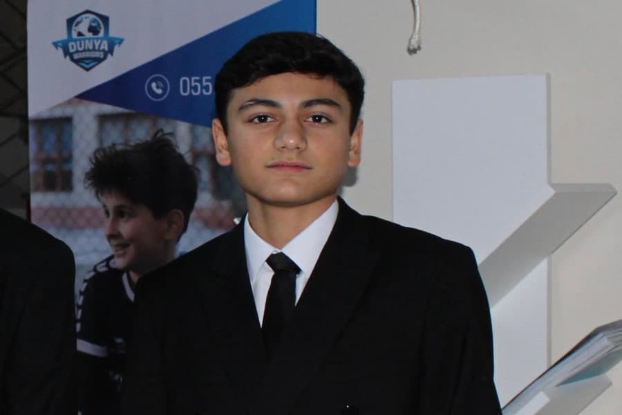 “Like” ilə yaşayan nəsil - Əli Əhədzadə yazır