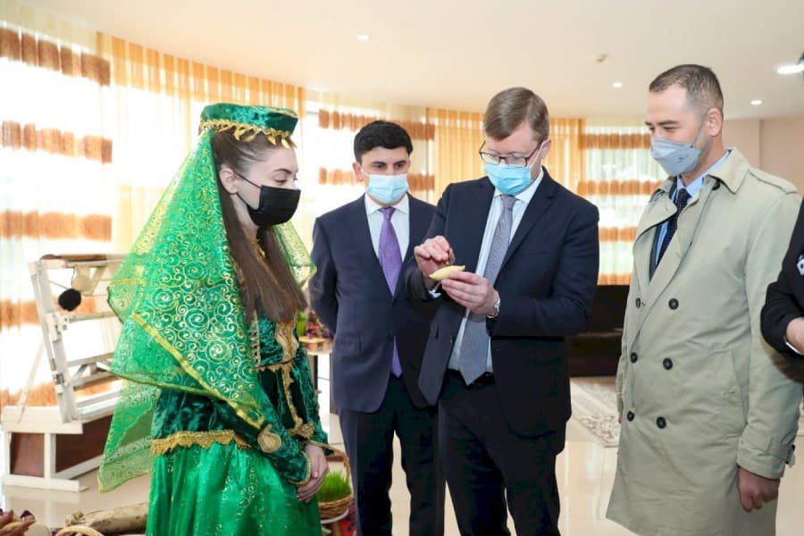 ABŞ səfirinin müavini Ahıl şəxslər üçün sosial xidmət müəssisəsi ilə tanış olub - FOTO