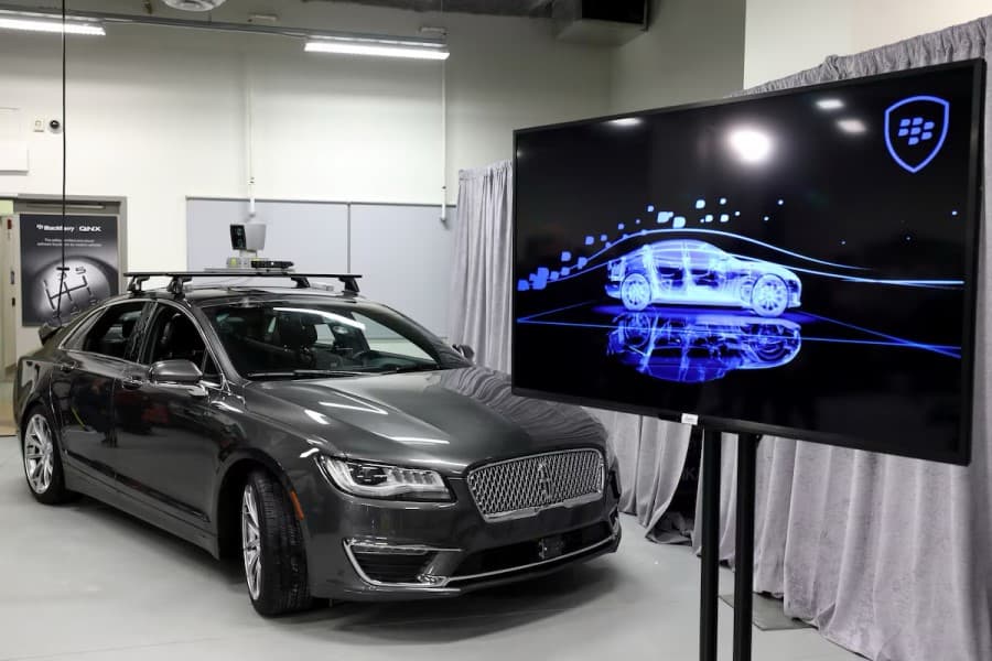 BlackBerry gəlir proqnozunu artırdı: QNX bölməsinin uğuru səhmləri bahalaşdırdı