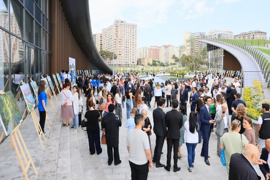 QHT-nin təşkilatşılığı ilə “Yeni park gənc rəssamların gözü ilə” adlanan sərgi keçirilib - FOTOLAR