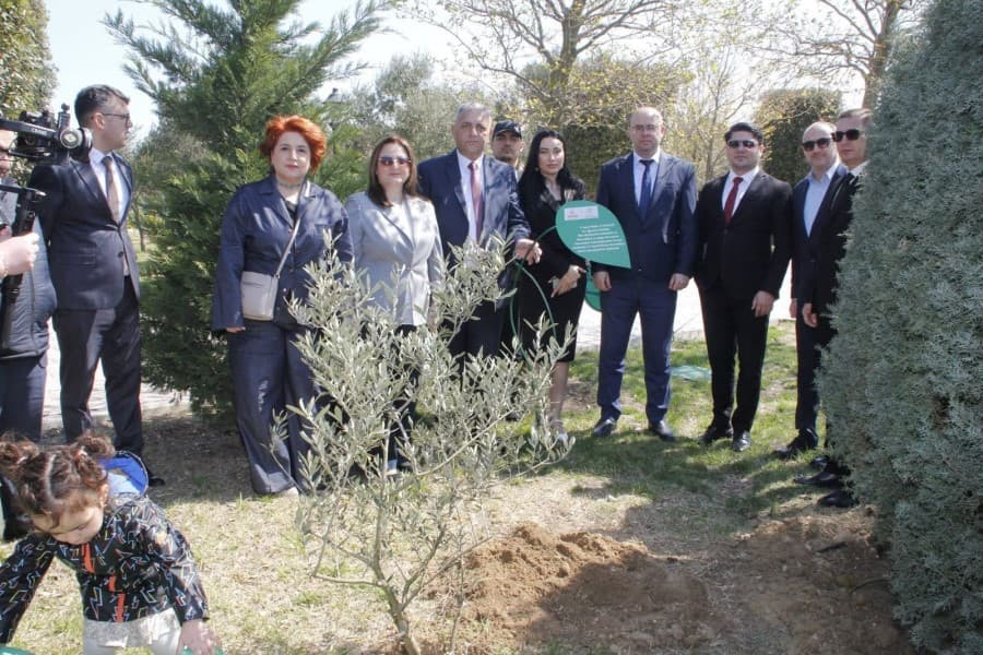 Hemofiliya Günü ilə bağlı ağacəkmə və maarifləndirmə aksiyası keçirilib