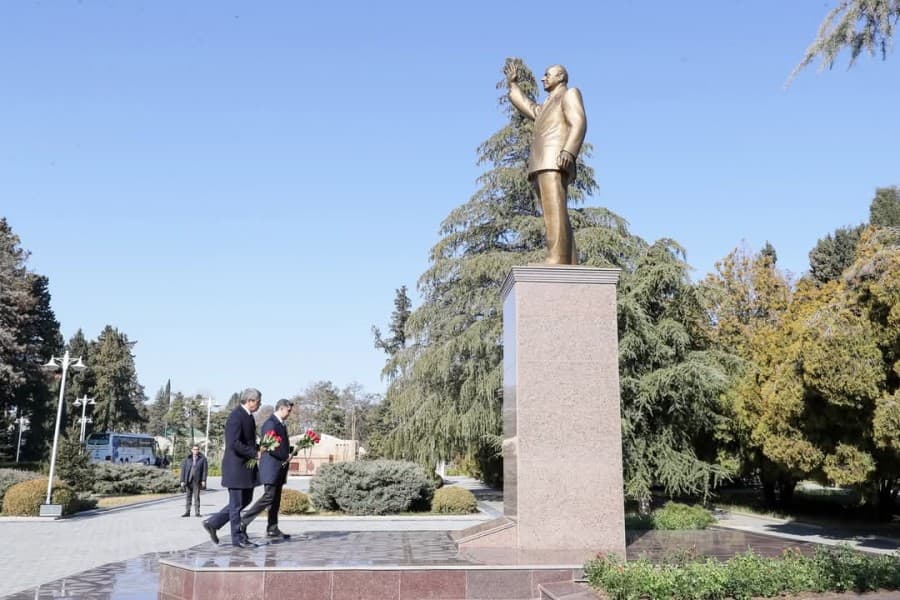 Nazir Anar Əliyev sakinləri qəbul edib